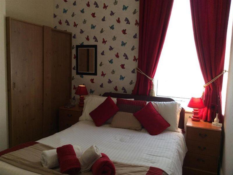 Beverley Dean - Children Over 5 Years Welcome - Continental Breakfast Blackpool