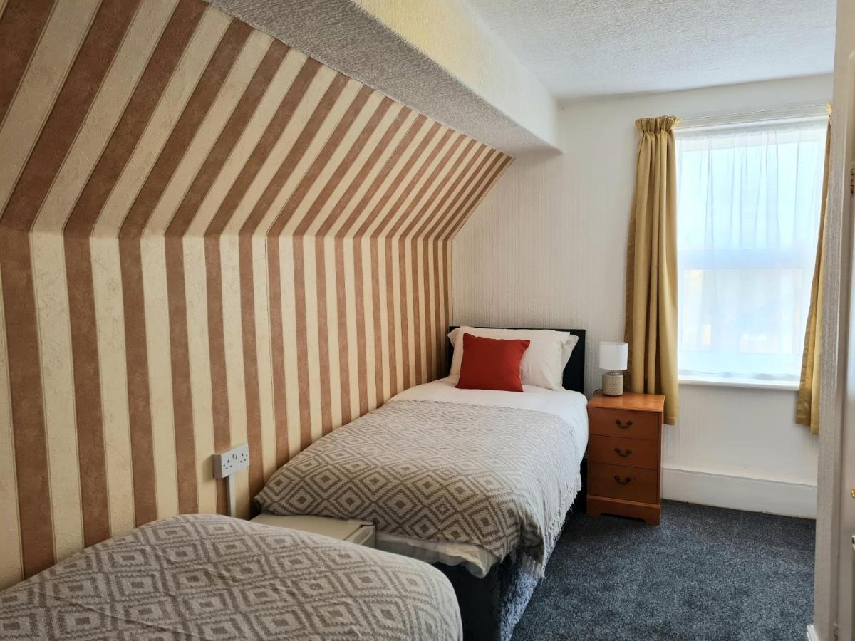 Beverley Dean - Children Over 5 Years Welcome - Continental Breakfast Bed & Breakfast Blackpool