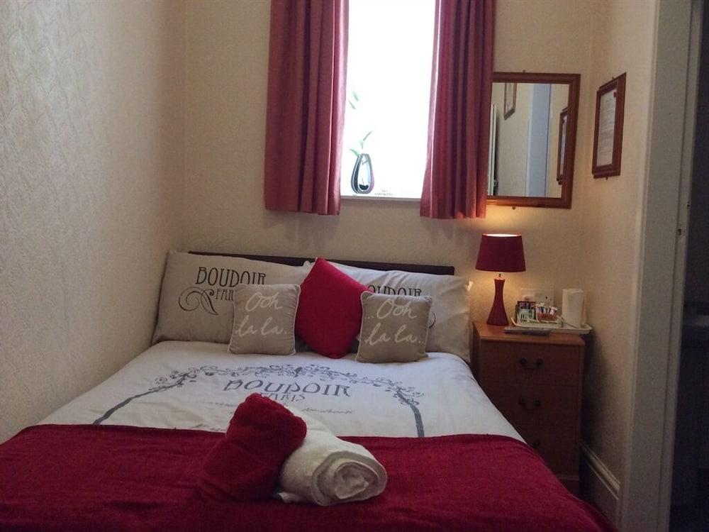 Beverley Dean - Children Over 5 Years Welcome - Continental Breakfast 3* Blackpool