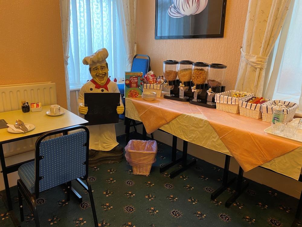 Beverley Dean - Children Over 5 Years Welcome - Continental Breakfast 3*
