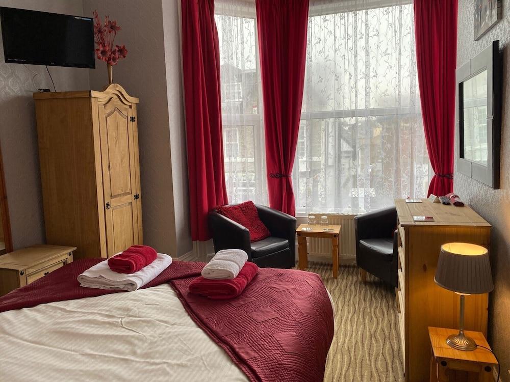 Beverley Dean - Children Over 5 Years Welcome - Continental Breakfast 3* Blackpool