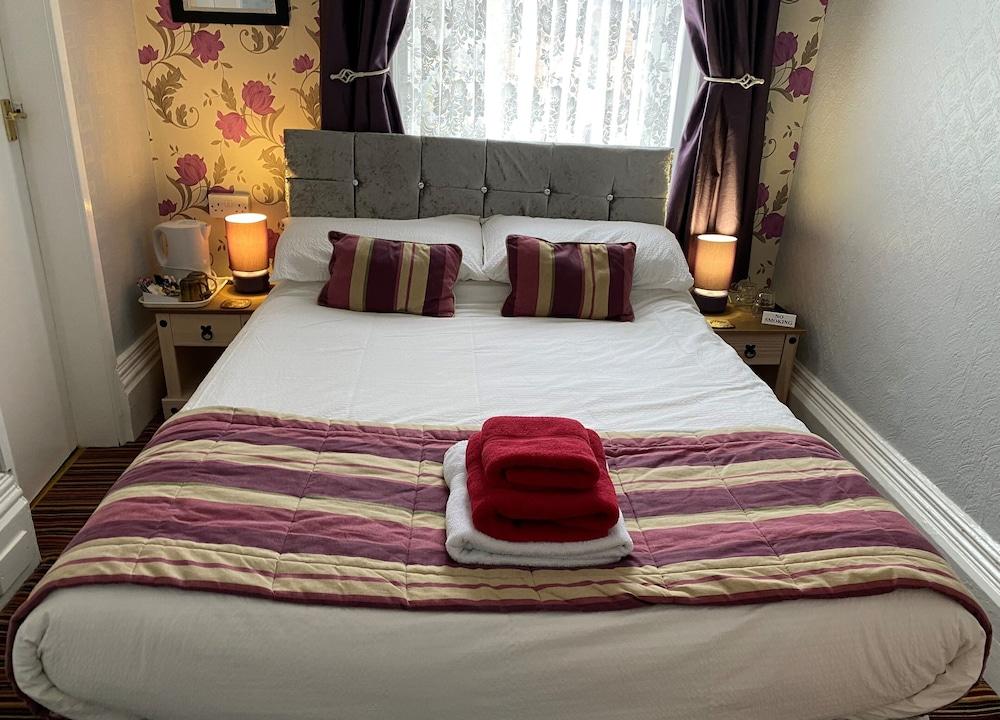 Beverley Dean - Children Over 5 Years Welcome - Continental Breakfast Blackpool
