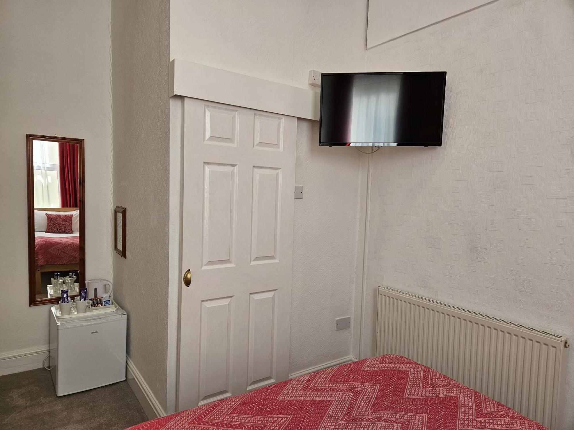 Beverley Dean - Children Over 5 Years Welcome - Continental Breakfast Bed & Breakfast Blackpool