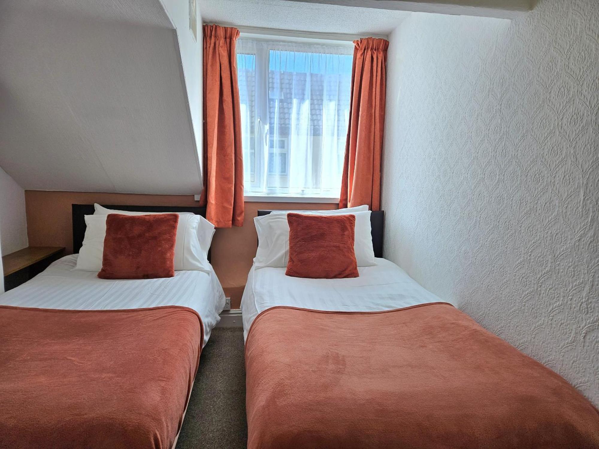 Beverley Dean - Children Over 5 Years Welcome - Continental Breakfast 3*