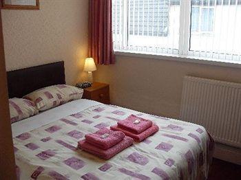 Beverley Dean - Children Over 5 Years Welcome - Continental Breakfast Bed & Breakfast Blackpool