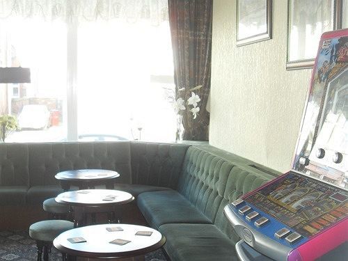 Beverley Dean - Children Over 5 Years Welcome - Continental Breakfast Blackpool