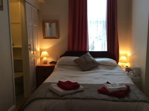 Beverley Dean - Children Over 5 Years Welcome - Continental Breakfast Blackpool